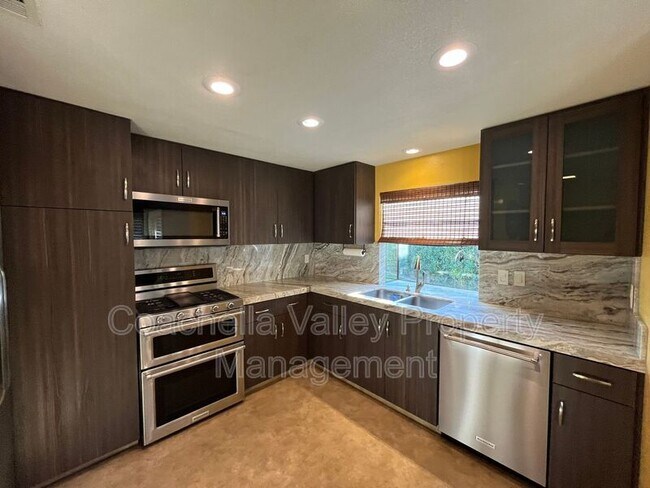 Building Photo - 39095 Sweetwater Dr