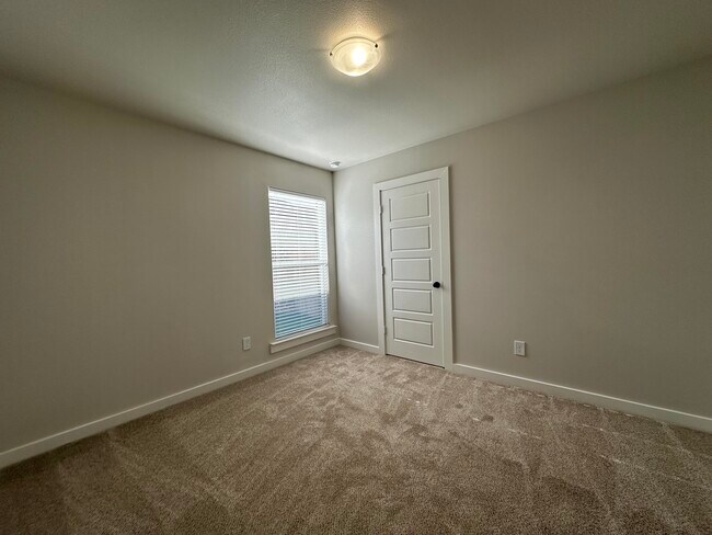 Building Photo - 5509 Rice St