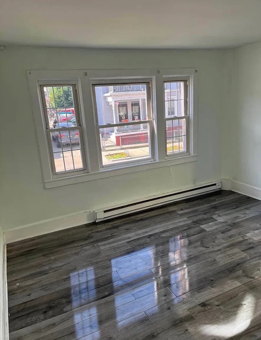 Building Photo - 166 Regent Ave