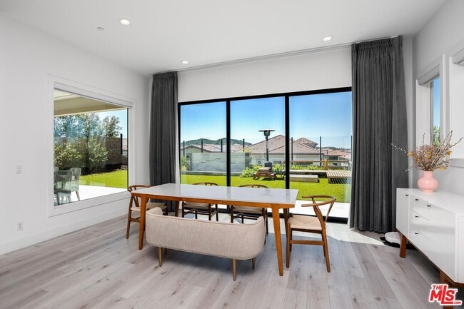 Building Photo - 20600 Bluebird Ct