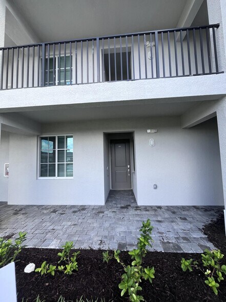 Building Photo - 12320 Wellen Golf St