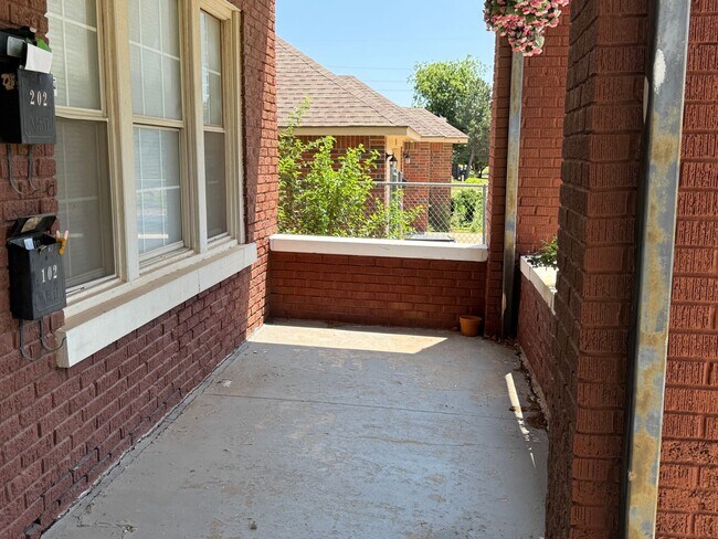 Building Photo - NW 22nd St - Quadplex