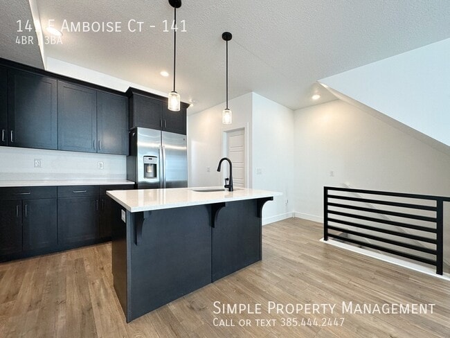 Building Photo - 141 E Amboise Ct