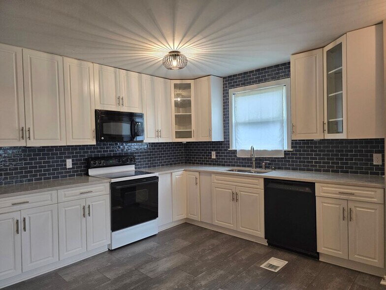 Building Photo - 146 Cranwill Dr