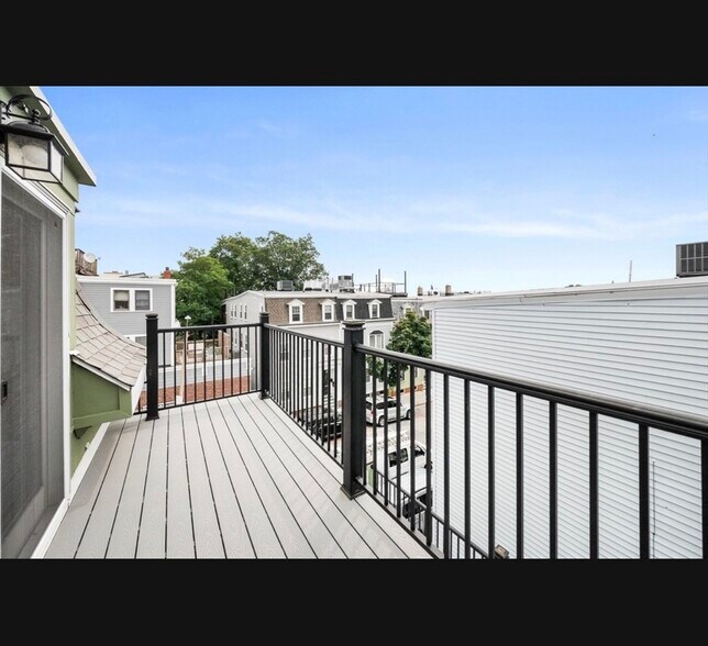 Building Photo - 779 E 6th St