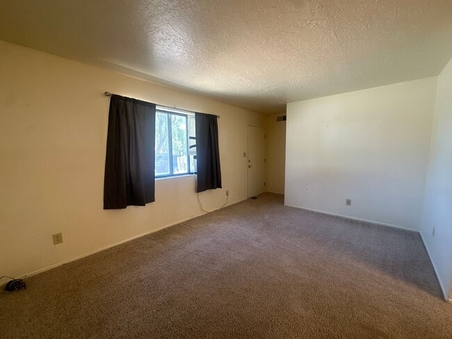 Building Photo - 3 Bedroom 1 Bathroom Home for rent in Aztec