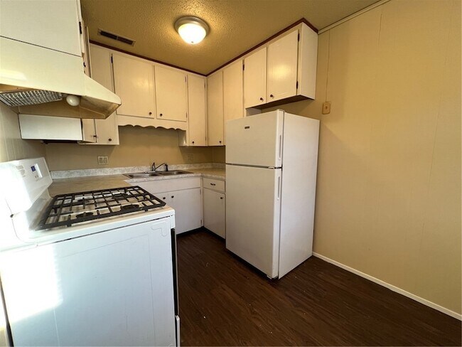 Building Photo - 400 N Campbell Dr