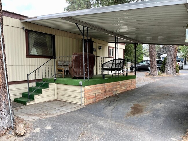 Building Photo - Affordable & Ideally Located 2 Bed 2 Bath ...