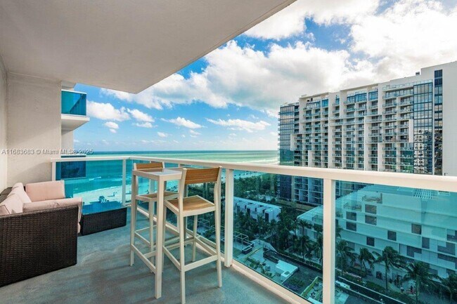 Primary Photo - 2301 Collins Ave