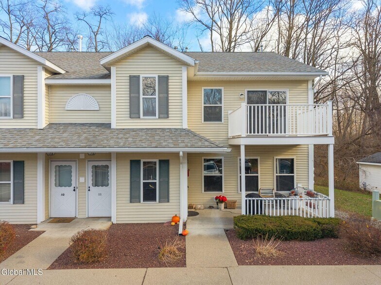 Primary Photo - 1911 Cambridge Manor Dr