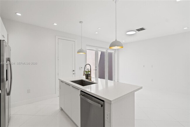 Building Photo - 6432 NW 104th Ct