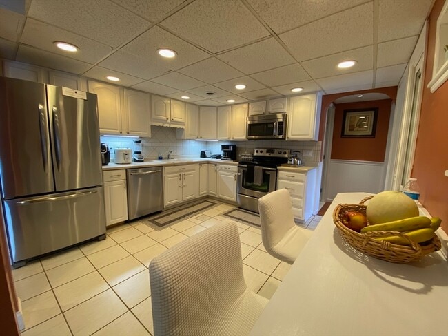 Building Photo - 4 Shadowbrook Ln