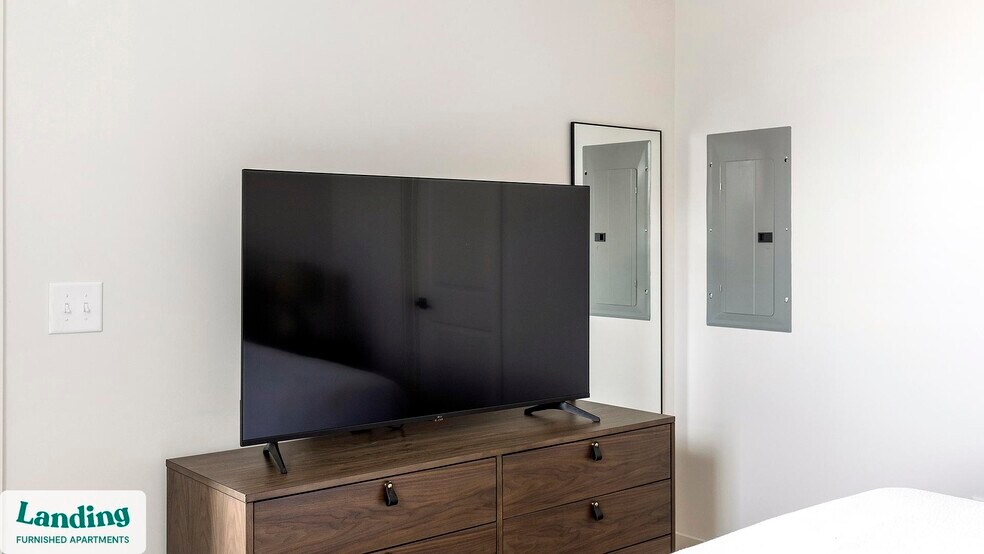 Building Photo - 170 Graphics Dr