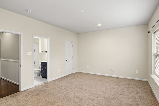 Building Photo - 214 Tanner Ln