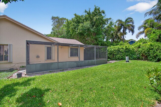 Building Photo - 2925 Riviera Dr