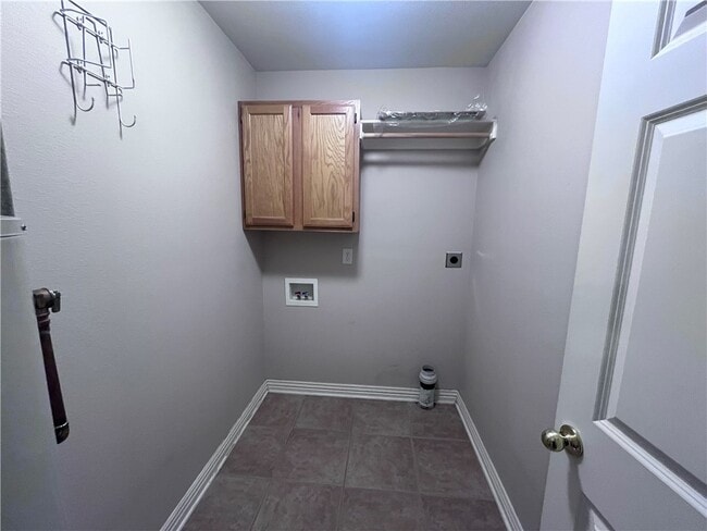 Building Photo - 2060 Ravenwood Blvd