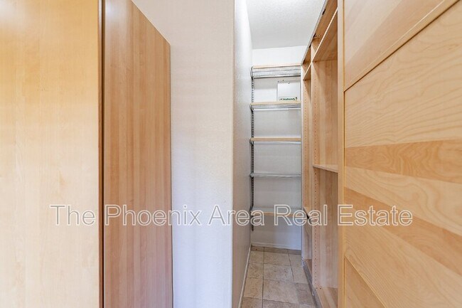 Building Photo - 4663 S Oleander Dr