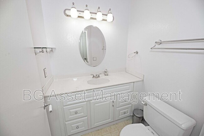 Building Photo - 1830 Weir Dr