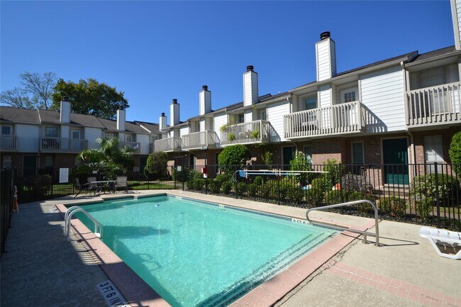 Building Photo - 2626 North Blvd