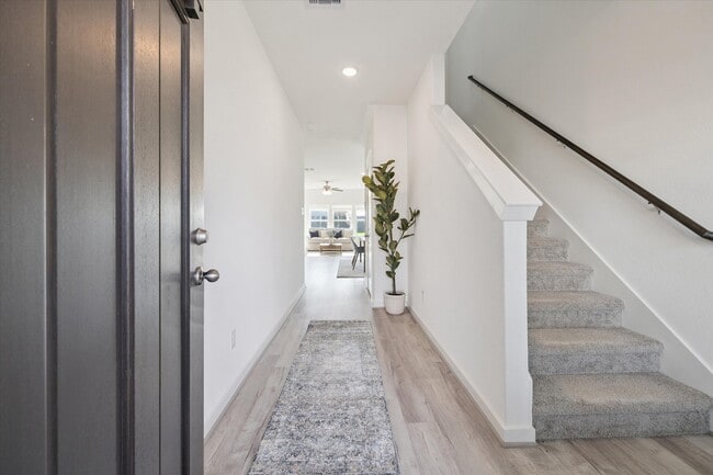 Building Photo - 7419 Casuna Ln
