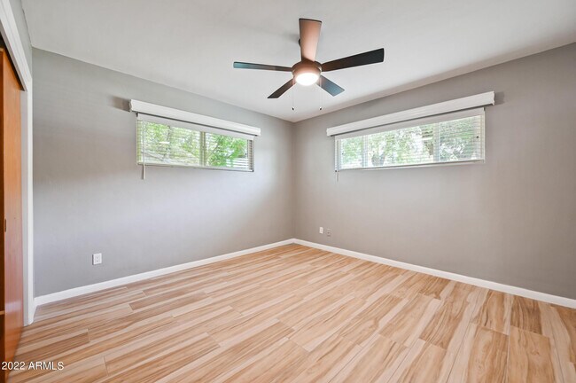 Building Photo - 1226 W Rancho Dr