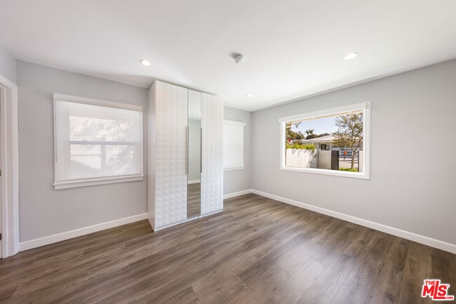 Building Photo - 4503 Vesper Ave