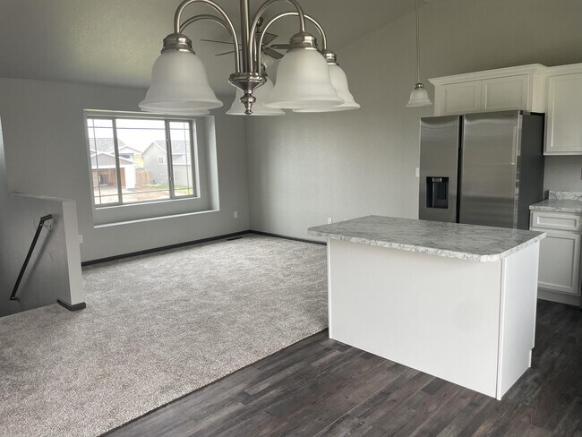 Building Photo - 408 Yelner Dr
