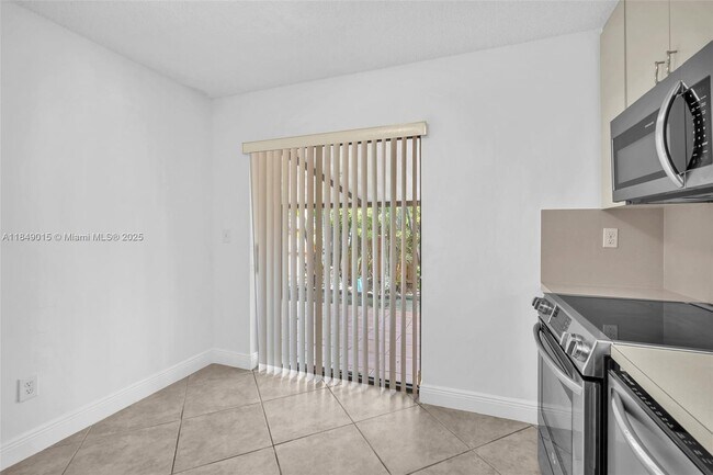 Building Photo - 6611 SW 127th Ct
