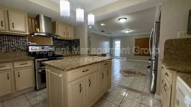 Building Photo - 2410 Sable Dr