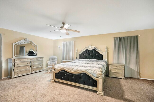 Building Photo - 2122 Mallorca Dr