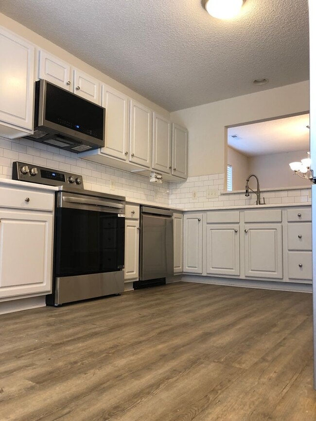 Building Photo - Available for immediate move in - Gorgeous...