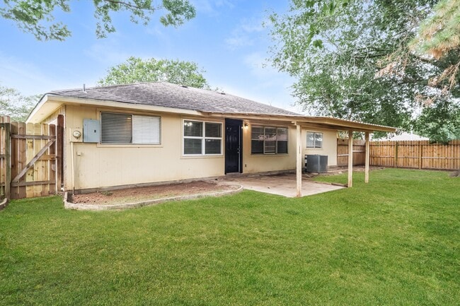 Building Photo - 20327 Bridgedale Ln