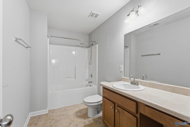 Building Photo - 3294 Castlecreek Dr SW