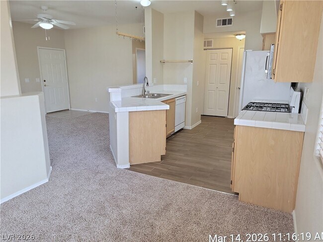 Building Photo - 1050 E Cactus Ave