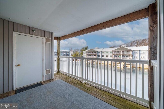 Building Photo - 806 Waters Edge Dr