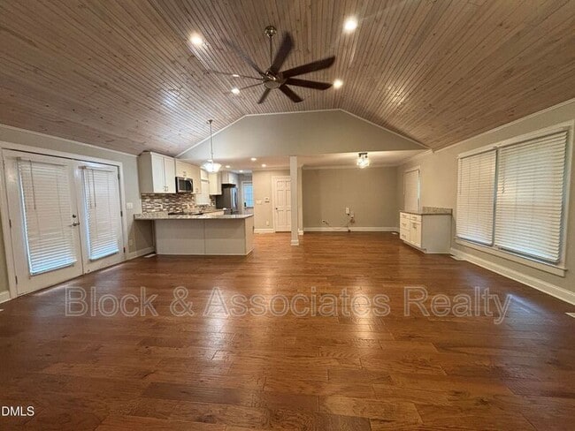 Building Photo - 501 Merrie Rd