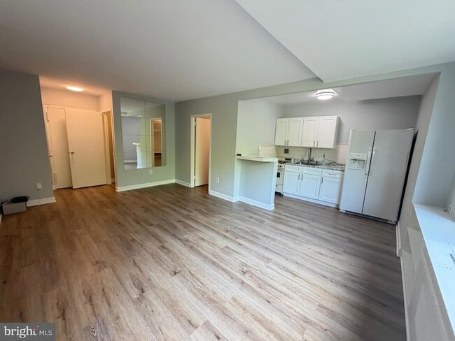 Building Photo - 1021 Arlington Blvd