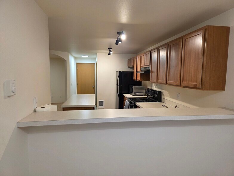 Building Photo - 2732 Hidden Springs Loop SE