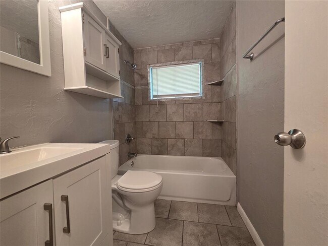 Building Photo - 1005 SW 53rd St