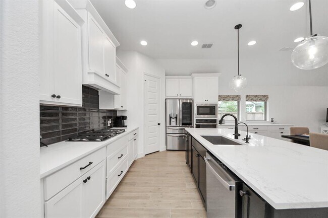 Building Photo - 210 W Netleaf Ct