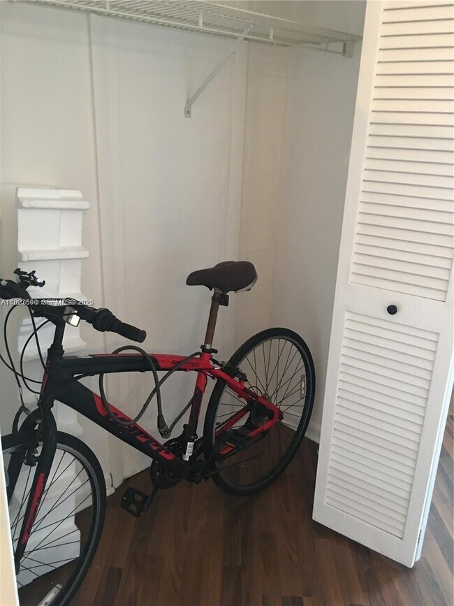 Building Photo - 1881 Middle River Dr