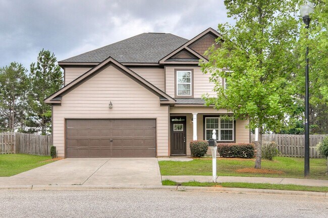 Building Photo - Updated 4 Bedroom 2.5 Bath