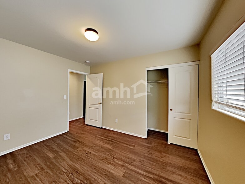 Building Photo - 10268 June Flower Dr