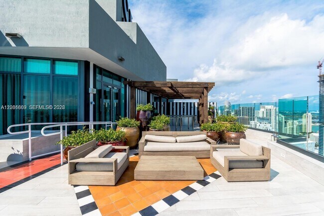 Building Photo - 1300 S Miami Ave