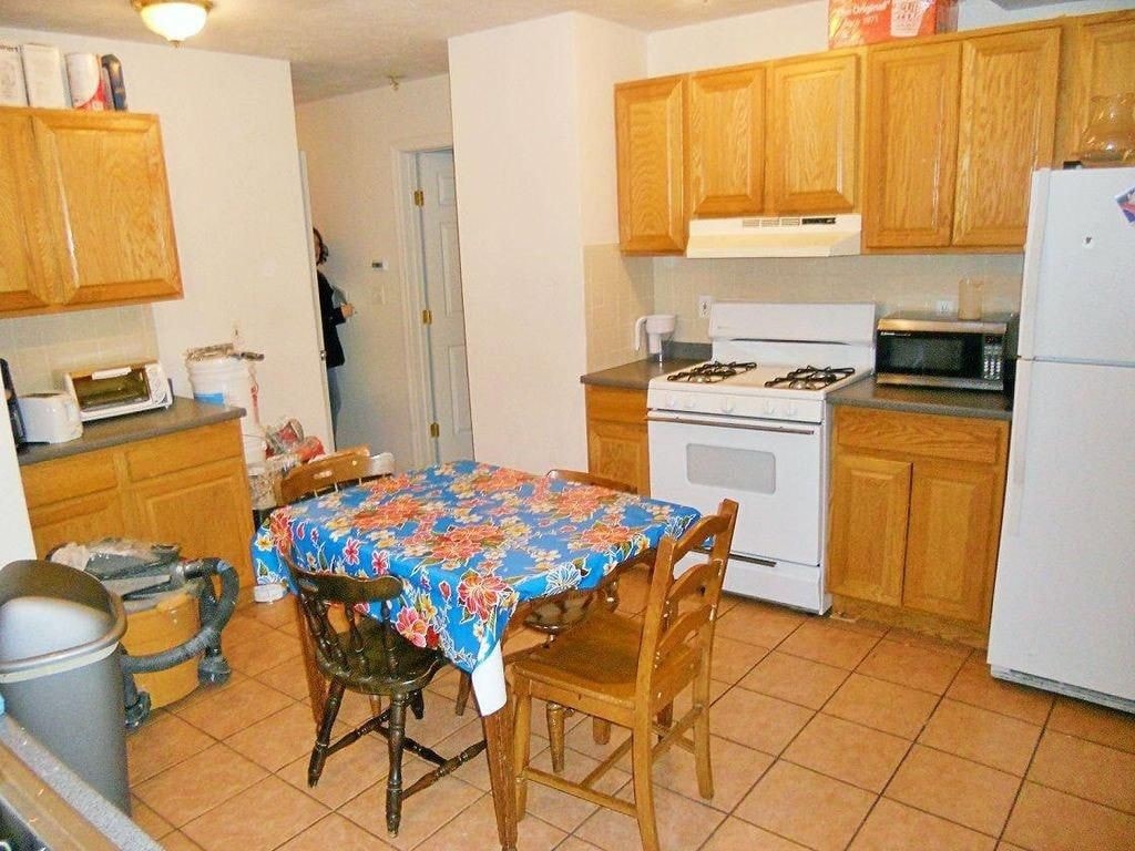 Building Photo - 86 Linden St