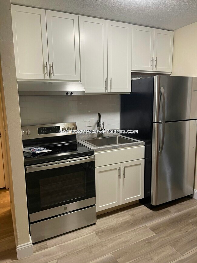 Building Photo - 720 Bennington St.