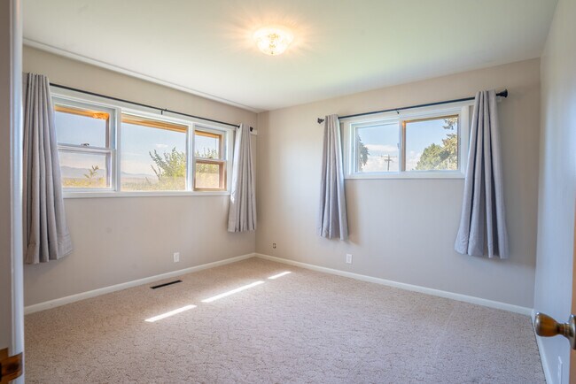 Building Photo - 182 S 800 E