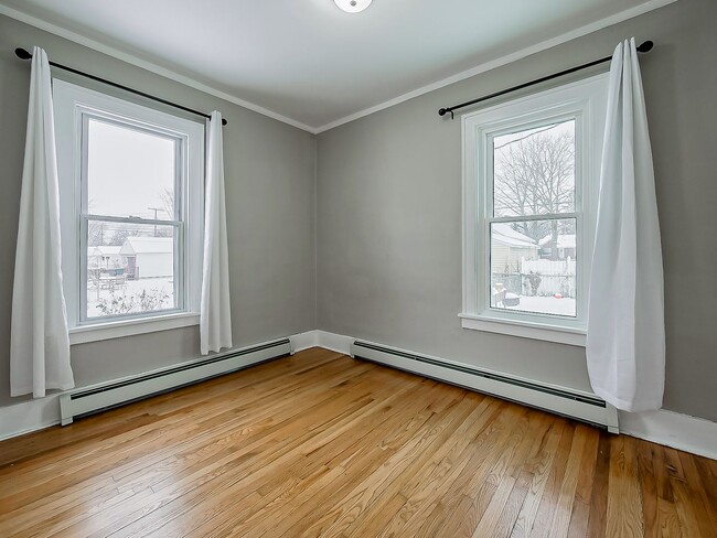 Building Photo - Fully Remodeled 2-Bed Home in Dearborn!