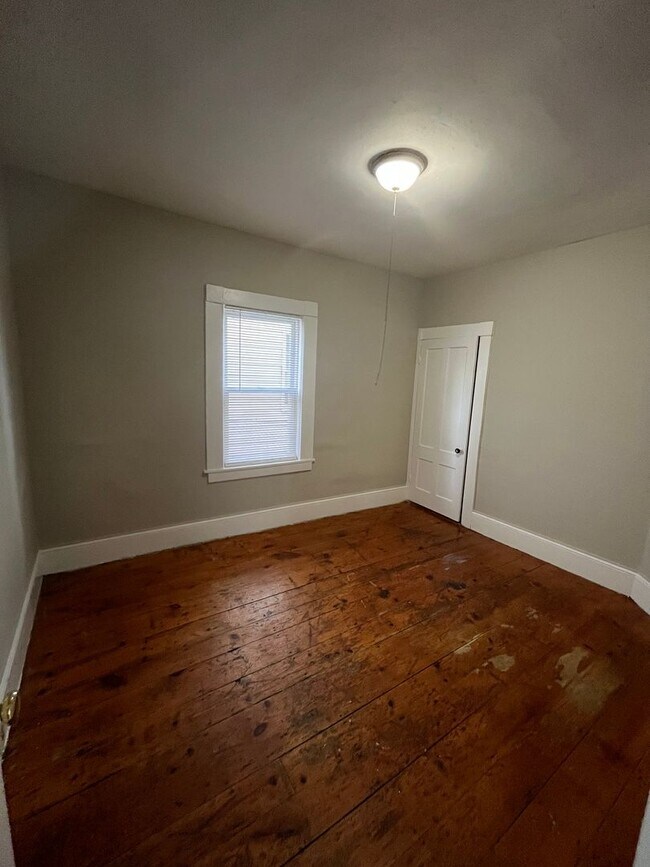 Building Photo - 36 Fisher St