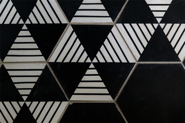 Building Photo - 724 Charles Allen Dr NE